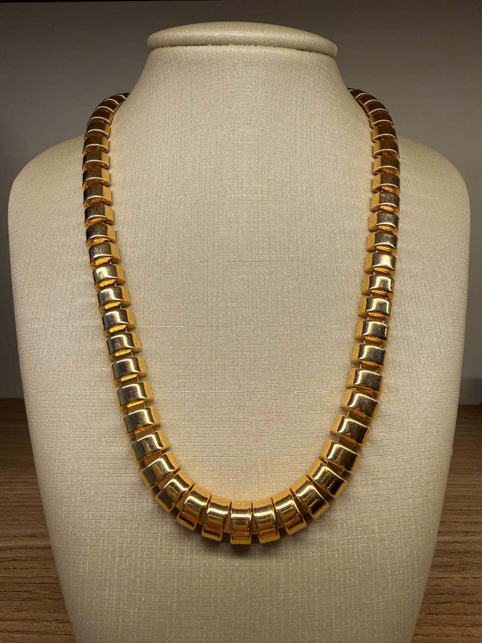 Colar maleável no banho de ouro, firme. 36cm mais 5,5 cm de extensor