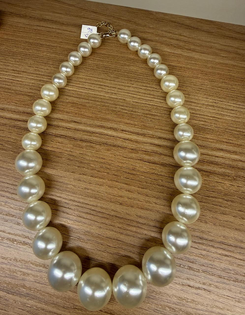Colar de pérolas grande. 45 cm mais 6,0 cm de extensor