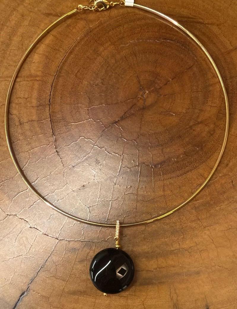 Choker aro com fecho e extensor, pingente natural pedra Ágata preto com mini zircônias cravejadas