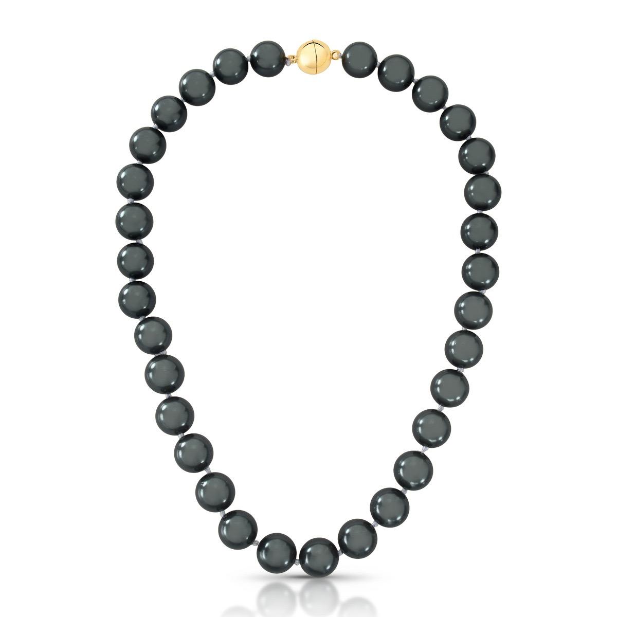 Colar na pérola negra Shell, pérola média com fecho bola com imã no banho de ouro. 45cm