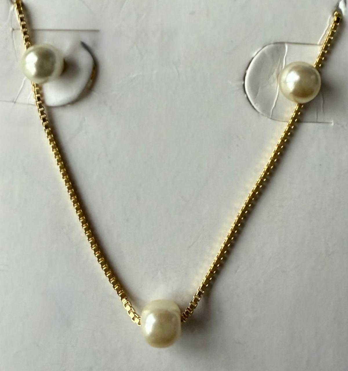 Conjunto colar e brinco de pérola shell com a pérola bolinha pequena. Colar com 30cm mais 5cm de extensor.