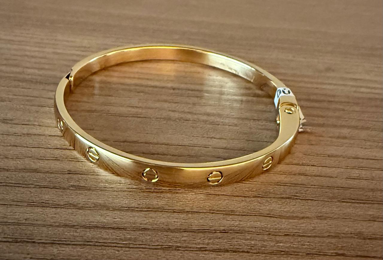 Pulseira aro com fecho, modelo prego, inspiração.