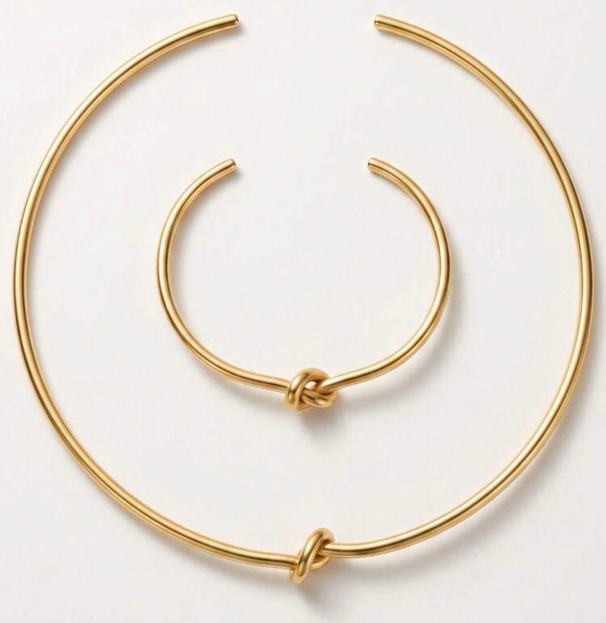 Conjunto de colar aro com nó, e pulseira aro com nó.