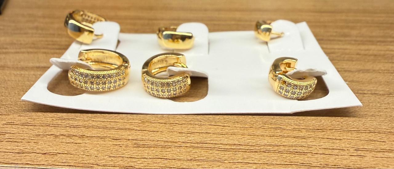Trio de brinquinhos argolas no banho de ouro toda cravejada de mini zircônias em três tamanhos.