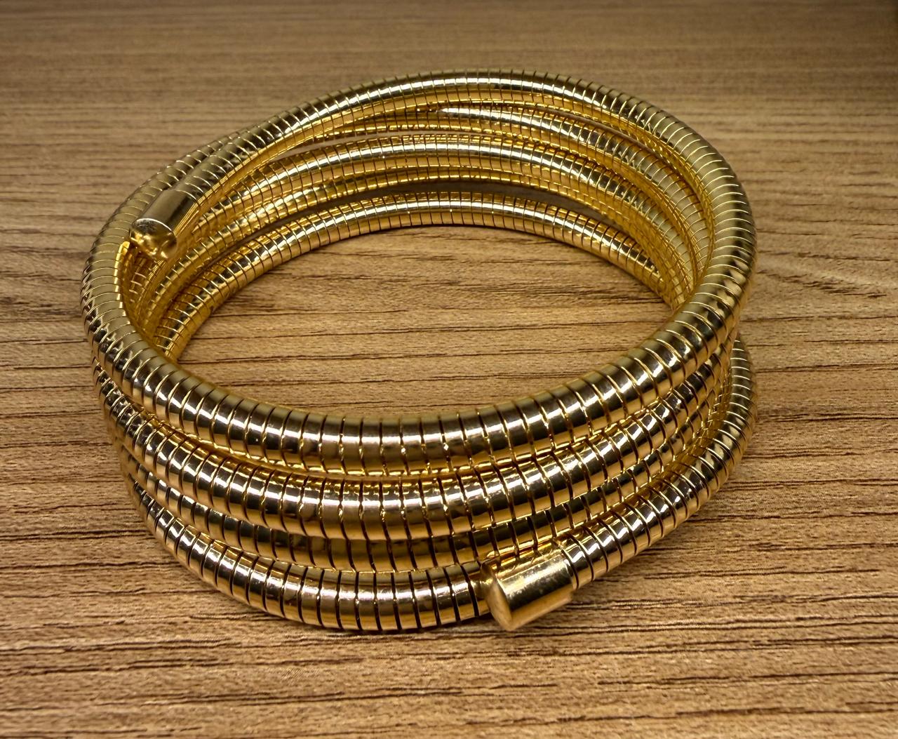 Pulseira várias voltas com molejo.
