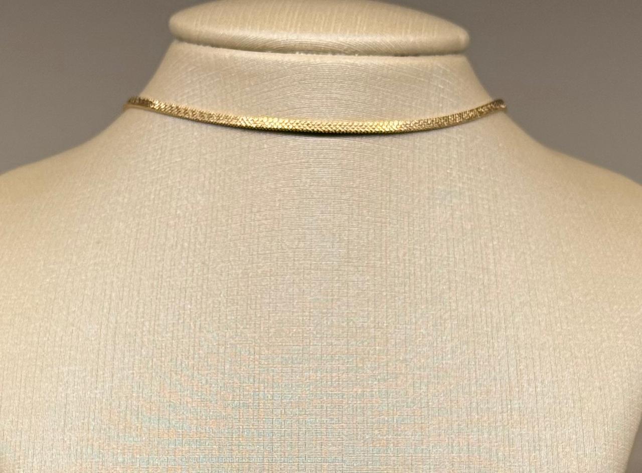 Colar Choker, corrente firme, fininha. 32cm mais 10cm de extensor.