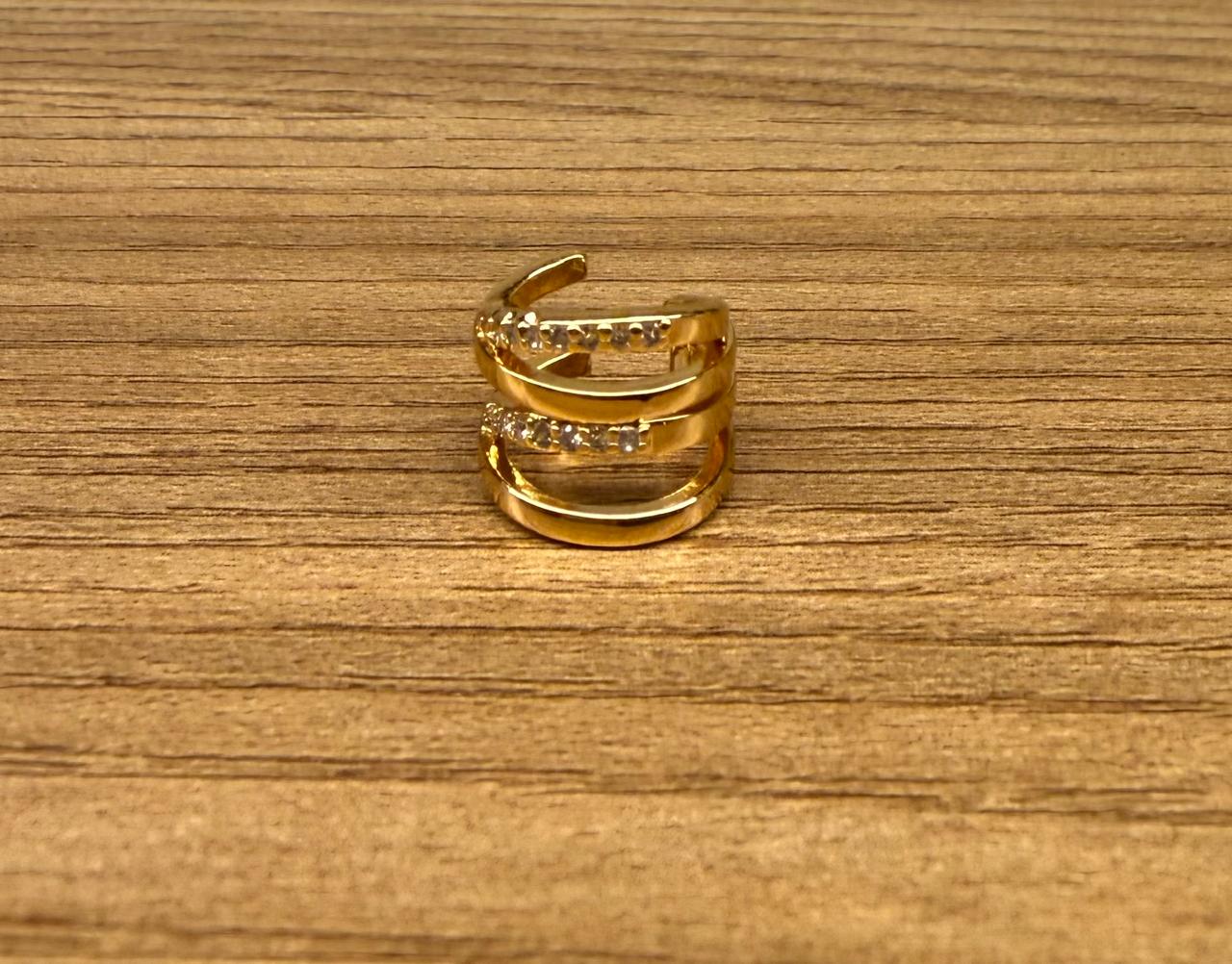 Piercing fake encaixe unitário, com quatro fileiras, duas lisa, duas cravejadas.